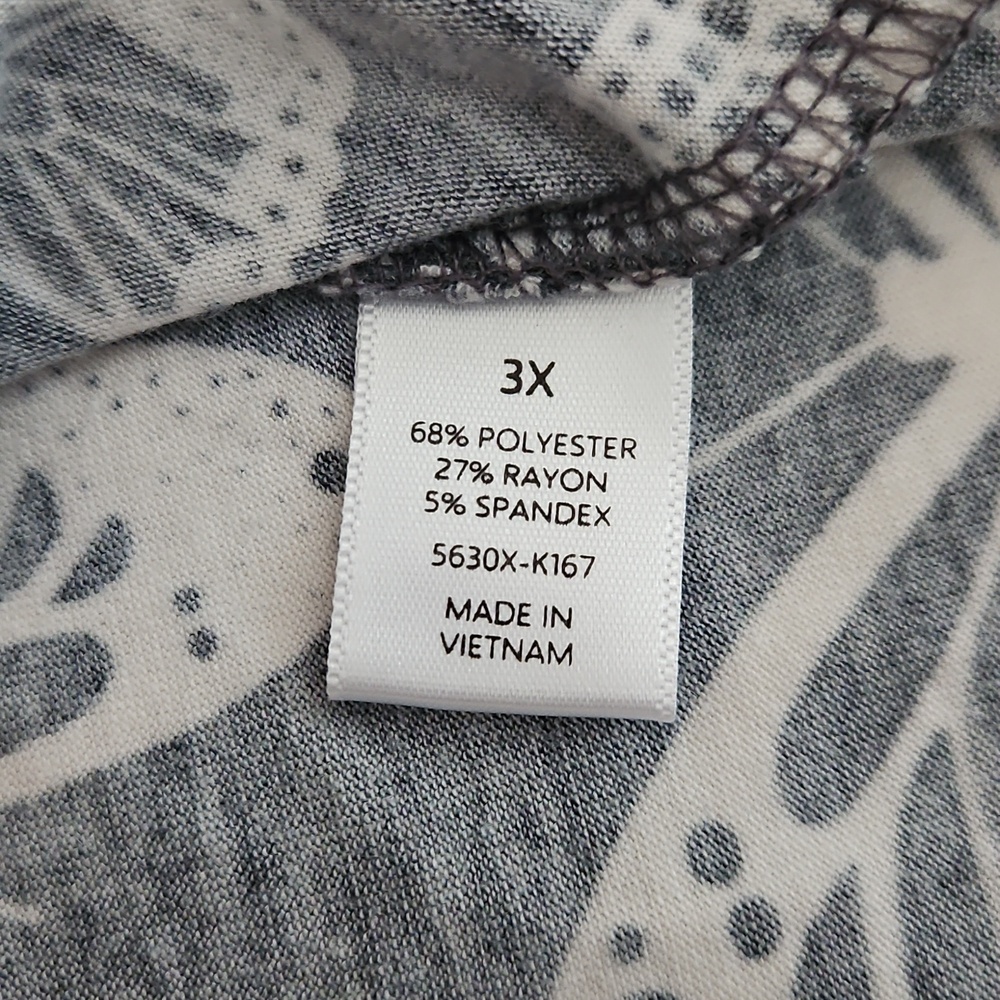 Gray and White Top with Butterfly Print - Picture 4 of 7